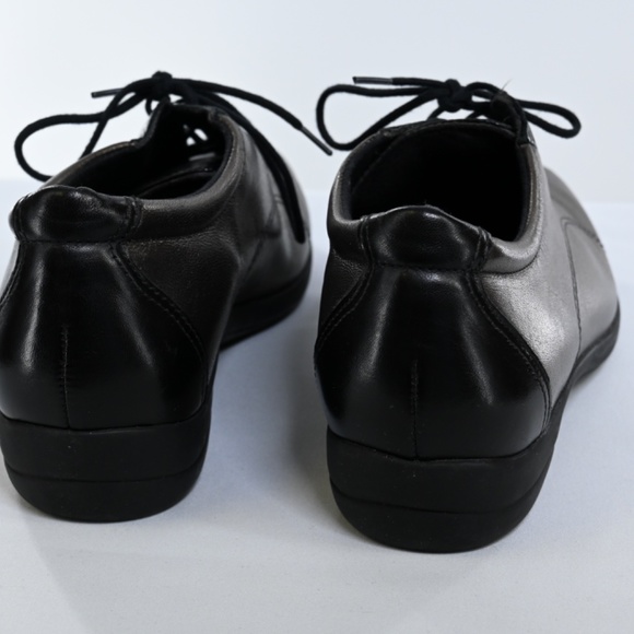 Like New Munro Shoes - Picture 3 of 4